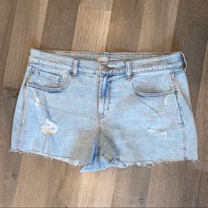 Mid rise light wash denim jeans - boyfriend fit